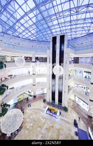 MOSCOU - 7 SEPTEMBRE : Afimall le 7 septembre 2011 à Moscou, Russie. Le complexe commercial Afimall City est situé dans le centre d'affaires de la ville de Moscou. Total a Banque D'Images