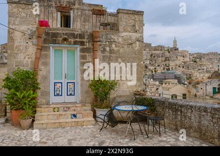 Vue d'une jolie maison en pierre de l'ancienne ville de Matera 'I sassi', ville du patrimoine de l'UNESCO et capitale européenne de la culture 2019. Banque D'Images