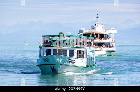 Vorne das Motorschiff Gunzo des Schiffsfahrtbetrieb Held, Welches à Richtung Rheineinmündung fährt. Dahinter die MS Gallen, welche aus dem Hafen Banque D'Images