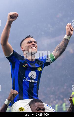 Milan, Italie - 22 avril 2024 - Milan-Inter série A - lautaro martinez f.c. Internazionale les joueurs célèbrent la victoire du championnat Serie A 2023-24 - Credit : Kines Milano/Alamy Live News Banque D'Images