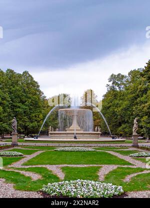 Fontaine dans le jardin saxon, Varsovie, Pologne Banque D'Images