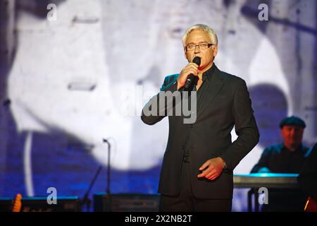 MOSCOU - 23 janvier : le chanteur Alexander Marshall se produit sur scène au Théâtre Taganka lors de la cérémonie de remise des prix du nom de Vladimir Vysotsky Own Track Banque D'Images