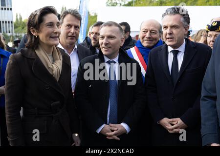 Laurent Jeanne, maire de Champigny-sur-Marne, Christophe Bechu, ministre français de la transition écologique et de la cohésion territoriale, Amélie Oudea-Castera, ministre française des Sports et des Olympiques et Olivier Capitanio, président du Val-de-Marne, assistent à la cérémonie d’inauguration de la station départementale d’épuration fluviale de Champigny-sur-Marne, près de Paris, le 23 avril 2024. C’est l’un des cinq projets d’ingénierie que la région parisienne entreprend pour assainir la Seine et la Marne afin de permettre la tenue d’épreuves de natation lors des Jeux olympiques d’été de Paris 2024. Photo de Raphael LAF Banque D'Images