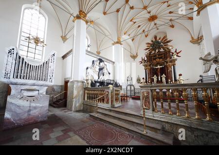 Intérieur de Trinitatis Kirke à Copenhague, Danemark. Autel et orgue ornés Banque D'Images