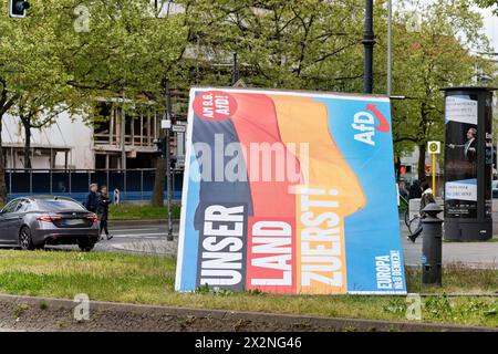 2024-04-23, Berlin, Europawahl, vom 6. bis 9. Juni 2024 wählen die Bürgerinnen und Bürger der Europäischen Union eu zum zehnten mal das Europäische Parlament. Dans Deutschland wird am Sonntag, 9. Juni 2024 gewählt.Ein Plakat der Partei AFD am Kurfürstendamm *** 2024 04 23,Berlin,Elections européennes,du 6 au 9 juin 2024, les citoyens de l'Union européenne éliront le Parlement européen pour la dixième fois en Allemagne, les élections auront lieu le dimanche 9 juin, 2024 Une affiche du parti AFD sur Kurfürstendamm Banque D'Images