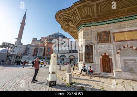 Fontaine Sultan Ahmed III et Sainte-Sophie, Istanbul, Turquie Banque D'Images