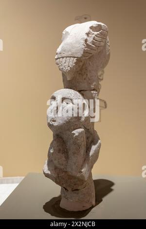 Totem de calcaire découvert à Nevali Cori, Musée Sanlurfa, Sanliurfa, Turquie Banque D'Images