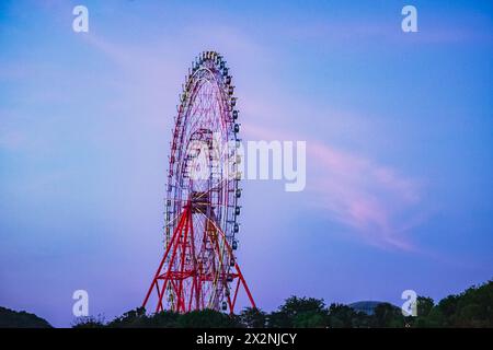 Parc d'attractions Ferris Wheel, Nha Trang. Vietnam. Fairy Land. La plus grande roue du ciel au Vietnam. Vinpearl Island. Attraction touristique, Banque D'Images