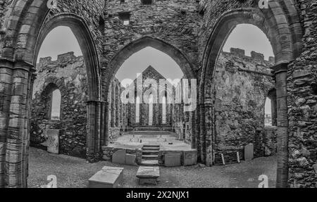 L'image est de ce qui était l'intérieur de l'abbaye du château de Peel à l'historique château de Peel sur la côte ouest de l'île de Man. Banque D'Images