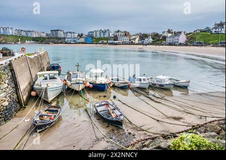 Panorama général de petits bateaux à Raclan Pier à la station balnéaire côtière de Port Erin sur la pointe sud-ouest de l'île de Man Banque D'Images