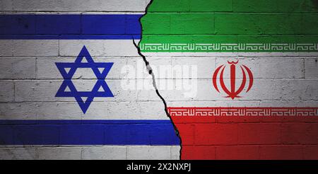 Mur en blocs de cendre fissuré peint avec un drapeau israélien à gauche et un drapeau iranien à droite. Banque D'Images