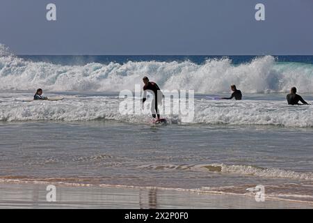 Surf à El Cotillo, Fuerteventura, îles Canaries, Espagne, Europe. Prise en février 2024 Banque D'Images