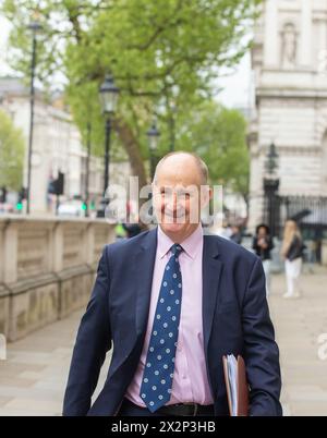 Londres, 23 avril 2024 Kevin Hollinrake député devant le bureau du Cabinet vu Whitehall crédit : Richard Lincoln/Alamy Live News Banque D'Images