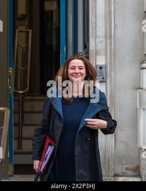 Londres, Angleterre, Royaume-Uni. 23 avril 2024. La secrétaire d'État à l'éducation GILLIAN KEEGAN est vue devant le Cabinet Office crédit : Richard Lincoln/Alamy Live News Banque D'Images