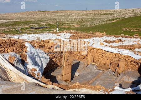 Piliers de pierres néolithiques en forme de T à Karahantepe, Sanliurfa, Turquie Banque D'Images