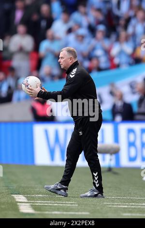 Londres, Royaume-Uni. 21 avril 2024. Mark Robins, le manager de Coventry City sur la ligne de touche. La demi-finale de l'Emirates FA Cup, Coventry City v Manchester Utd au stade de Wembley à Londres le dimanche 21 avril 2024. Usage éditorial exclusif. photo par Andrew Orchard/Andrew Orchard photographie sportive/Alamy Live News crédit : Andrew Orchard photographie sportive/Alamy Live News Banque D'Images