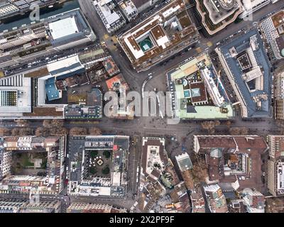 Zurich, Suisse : vue aérienne de haut en bas du quartier des affaires et des finances de Zurich centré autour de la place Paradeplatz et de la vieille ville de Suisses Banque D'Images