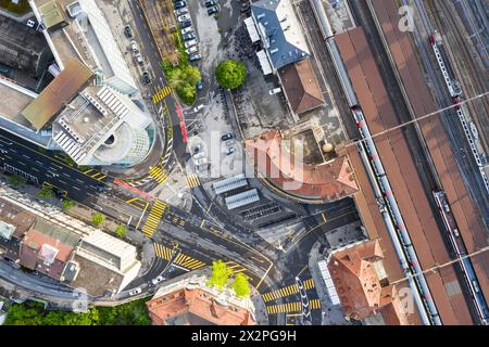 Fribourg, Suisse : vue de dessus du centre-ville de Fribourg autour de la gare en Suisse Banque D'Images