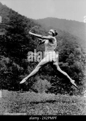 Martha Norelius - la première grande nageuse américaine. En 1924, aux Jeux Olympiques de Paris , elle remporte le 400 mètres nage libre Banque D'Images