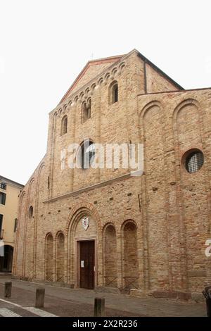 Padoue, Italie. Extérieur de l'ancienne église catholique chrétienne de Sainte-Sophie. Banque D'Images