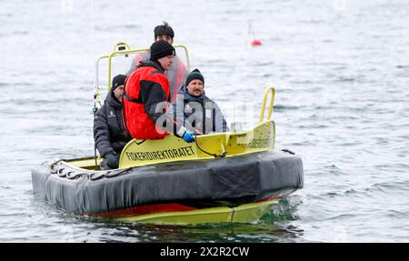 Tromso 20240423.le prince héritier rend visite aux gardiens d'algues et à leurs plongées volontaires au nord de Tromsoya. Photo : Rune Stoltz Bertinussen / NTB Banque D'Images