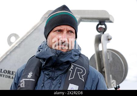 Tromsø 20240423.le prince héritier visite les gardiens d'algues et leurs plongées volontaires au nord de Tromsøya. Ils sont à bord de la croûte de navire de la Direction de la pêche. Photo : Rune Stoltz Bertinussen / NTB indéfini Banque D'Images