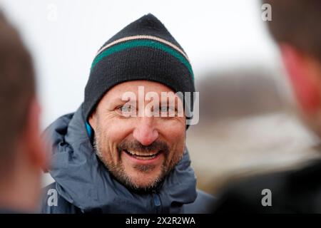 Tromsø 20240423.le prince héritier visite les gardiens d'algues et leurs plongées volontaires au nord de Tromsøya. Ils sont à bord de la croûte de navire de la Direction de la pêche. Photo : Rune Stoltz Bertinussen / NTB indéfini Banque D'Images