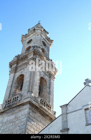 Mola di Bari, Italie. Le clocher de la Parrocchia S. Maria Di Loreto du XVIe siècle. Banque D'Images