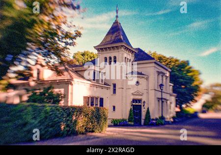 Bridge Master's House ancienne Bidge Master's House près d'un pont démoli sur la rivière Oude Maas. Barendrecht, pays-Bas. Barendrecht Achterzeedijk Zuid-Holland Nederland Copyright : xGuidoxKoppesxPhotox Banque D'Images