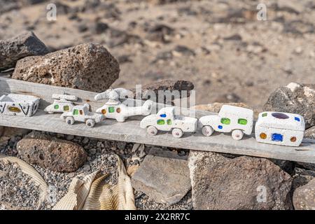 Souvenirs de jouets voiture à Lac Assal, le point le plus bas sur le continent africain, Djibouti Banque D'Images