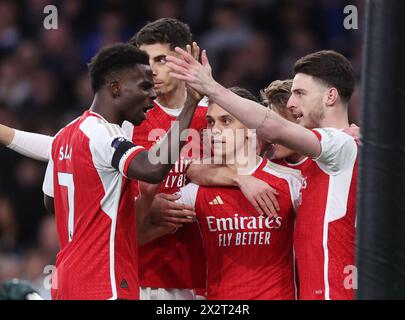 Londres, Royaume-Uni. 23 avril 2024. Leandro Trossard d'Arsenal célèbre son but d'ouverture lors du match de premier League à l'Emirates Stadium de Londres. Le crédit photo devrait se lire comme suit : David Klein/Sportimage crédit : Sportimage Ltd/Alamy Live News Banque D'Images