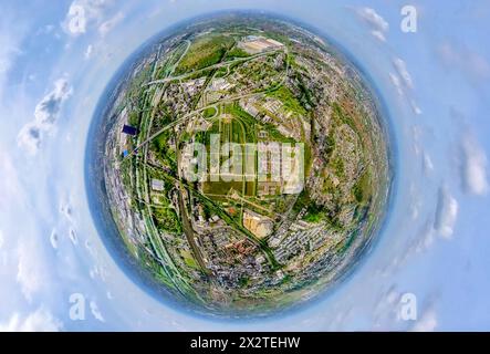 Luftbild, Olga Park Grünanlage mit Aussichtsturm, Wohngebiet Zur Kokerei, links der Gasometer Oberhausen vom Westfield Centro, Osterfeld, Oberhausen, Rheinland, Ruhrgebiet, Nordrhein-Westfalen, Deutschland ACHTUNGxMINDESTHONORARx60xEURO *** vue aérienne, parc Olga zone verte avec tour d'observation, zone résidentielle Zur Kokerei, à gauche le gazomètre Oberhausen de Westfield Centro, Osterfeld, Oberhausen, Rhénanie, zone de la Ruhr, Rhénanie du Nord-Westphalie, Allemagne ACHTUNGxMINDESTHONORARx60xEURO Banque D'Images