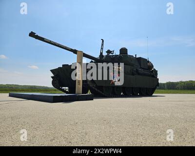 La première production M10 Booker a été nommée « Another Episode » d'après Abram de SSG Booker Le M10 Booker, nommé d'après le Pvt Booker, récipiendaire de la médaille d'honneur, et infanterie, affecté au 133e régiment d'infanterie, 34e division d'infanterie, pendant la seconde Guerre mondiale, et le Sgt d'état-major Stevon A. Booker, récipiendaire de la Croix du service distingué, et membre d'équipage de chars, affecté à la Compagnie Alpha, 1er bataillon, 64e régiment d'armures, 3e division d'infanterie, en soutien à l'opération liberté irakienne. Banque D'Images
