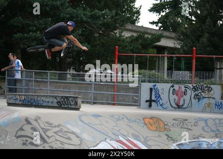 Tricks de BMX en action au Bonsor BMX and Skate Park à Burnaby, en Colombie-Britannique Banque D'Images