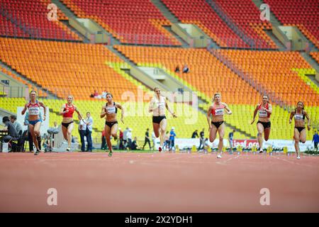 MOSCOU - 11 juin : course féminine au Grand Sports Arena du complexe olympique Luzhniki lors des compétitions internationales d'athlétisme IAAF World Challenge Moscou Banque D'Images