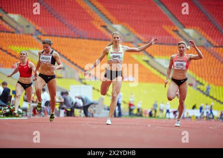 MOSCOU - 11 juin : arrivée de la course féminine au Grand Sports Arena de Luzhniki OC lors des compétitions internationales d'athlétisme IAAF World Challenge Moscow CH Banque D'Images