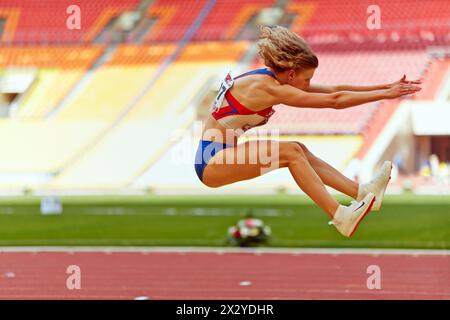 MOSCOU - 11 juin : une athlète fait du saut en longueur à la Grande Arena de Luzhniki OC lors des compétitions internationales d'athlétisme IAAF World Challenge Banque D'Images