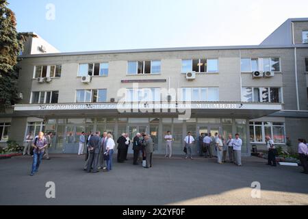 MOSCOU - 2 AOÛT : point de contrôle de l'usine d'hélicoptères nommé Mil avant l'ouverture du monument à Mi-8 en vacances consacrées au 50ème anniversaire de Mi-8, sur Augu Banque D'Images