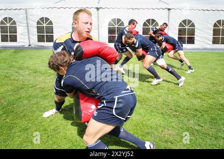 MOSCOU - JUIN 30 : les athlètes écossais s'entraînent avant la deuxième étape du championnat d'Europe de rugby-7 dans le complexe sportif Luzhniki, le 30 juin 2012 in Banque D'Images