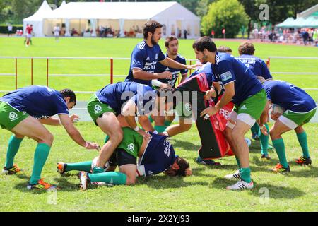 MOSCOU - JUIN 30 : les joueurs de rugby du Portugal s'entraînent sur la deuxième étape du championnat européen de rugby-7 dans le complexe sportif Luzhniki, le 30 juin 2012 i Banque D'Images