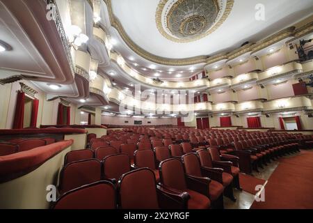 MOSCOU - 23 AVRIL : vue latérale de l'auditorium lumineux du Théâtre Vakhtangov le 23 avril 2012 à Moscou, Russie. Le théâtre Vakhtangov est situé à histor Banque D'Images