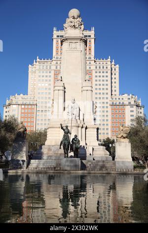 MADRID - 9 MARS : Monument à Don Quichotte et Sancho Panza, le 9 mars 2012 à Madrid, Espagne. Depuis 2012 Espagne a 52 millions de visiteurs, 3% d'augmentation ov Banque D'Images