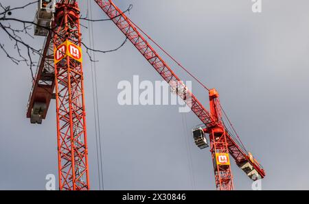 Zürich, Schweiz - 11. Januar 2021 : Ein Baukran der Baufirma Marti. Banque D'Images