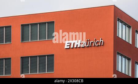 Zürich, Schweiz - 11. Januar 2021 : Blick auf den Campus der ETH Zürich à Zürich-Oerlikon. DAS Departement Architektur ist hier ansässig. Banque D'Images