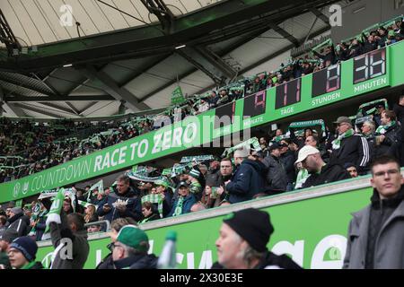 firo : avril 20, 2024 Football, Football, hommes première Bundesliga 1.Bundesliga VfL Wolfsburg - VfL Bochum 1:0 'COURSE À ZÉRO' : VFL SOUTIENT L'INITIATIVE DE l'ONU 'Green. Plus que notre couleur. » Il s’agit d’une déclaration de guerre contre le réchauffement climatique et d’une déclaration par laquelle VfL veut établir de nouvelles normes en termes de durabilité et de protection du climat. En tant que premier club de football professionnel au monde, le VfL Wolfsburg soutient l'initiative « Race to Zero » des Nations Unies et fixe ainsi des objectifs clairement mesurables en termes de durabilité et de protection du climat. Banque D'Images