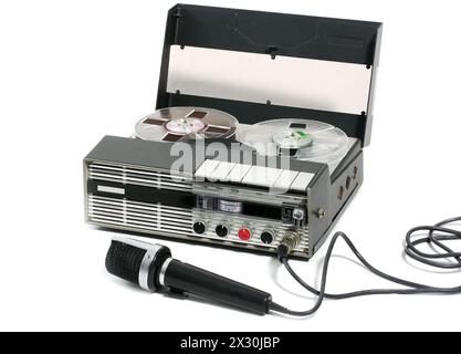 Journaliste radio classique magnétophone portable allemand Banque D'Images