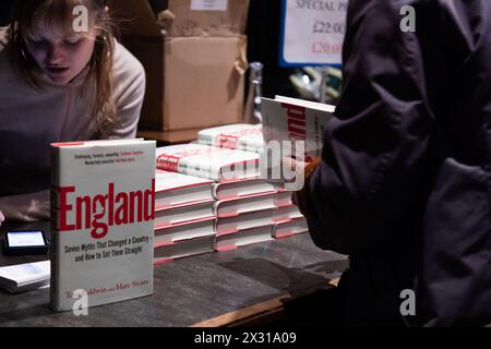 Lancement du livre England : Seven Myths that Changed the Country par Marc Stears & Tom Baldwin. Présidé par Rachel Sylvester au Frontline Club Banque D'Images