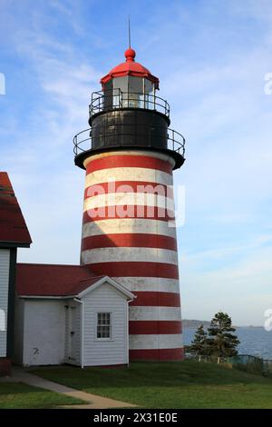 Géographie / voyage, États-Unis, Maine, Lubec, West Quoddy Head Lighthouse, construit en 1808, ADDITIONAL-RIGHTS-CLEARANCE-INFO-NOT-AVAILABLE Banque D'Images