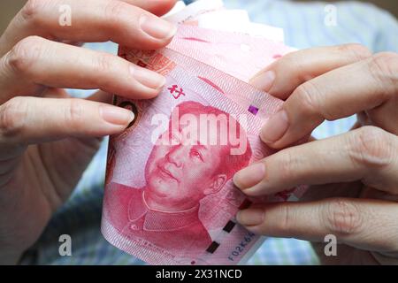 Vue rapprochée du recalcul avec le bouton droit de la souris. Monnaie officielle en renminbi de la Chine. Banque D'Images