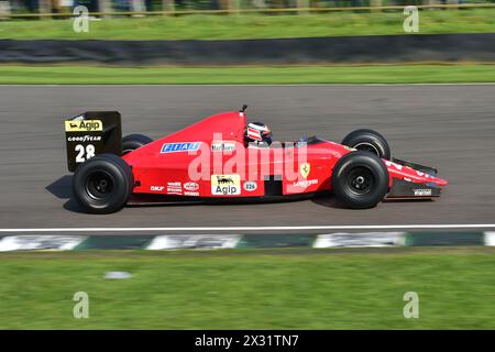 Gerhard Berger dans la Ferrari 640 motorisée V12 qu'il a pilotée dans le championnat de formule 1 1989, gagnant au Portugal, Goodwood 81st Member Meeting, Go Banque D'Images